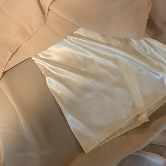 Cream chiffon skirt in perfect condition. Never worn - Picture 3 of 4